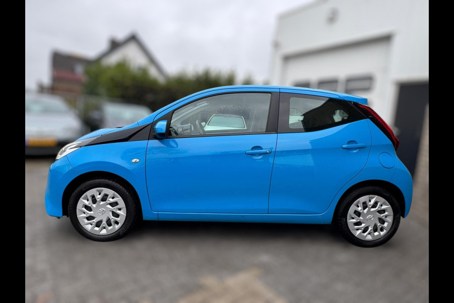 Toyota Aygo 1.0 VVT-i x-play AUTOMAAT / CAMERA / WEINIG KM'S / LED / BLUETOOTH