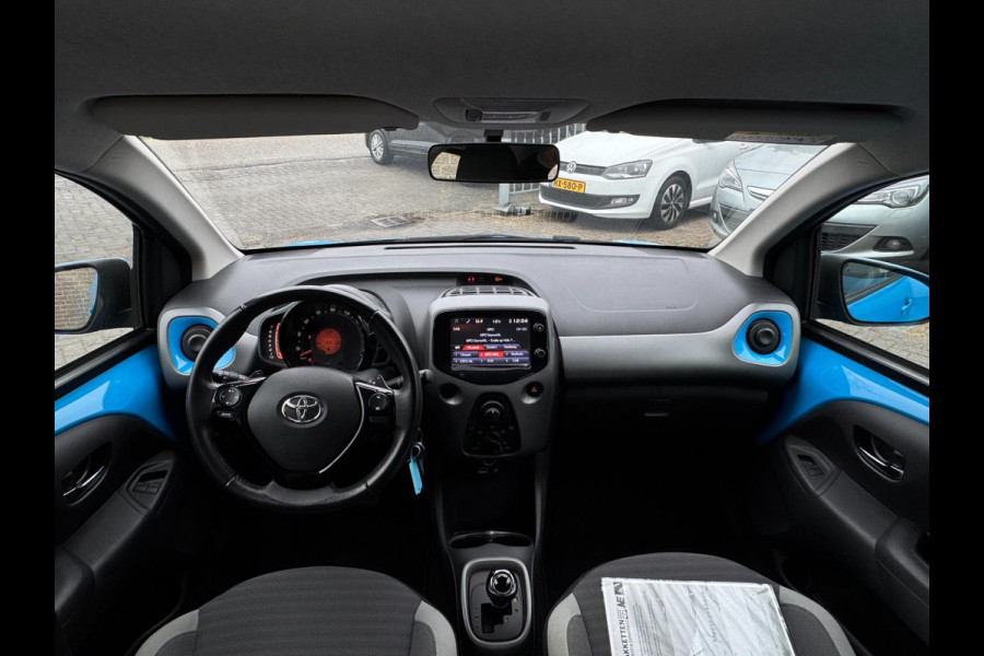 Toyota Aygo 1.0 VVT-i x-play AUTOMAAT / CAMERA / WEINIG KM'S / LED / BLUETOOTH