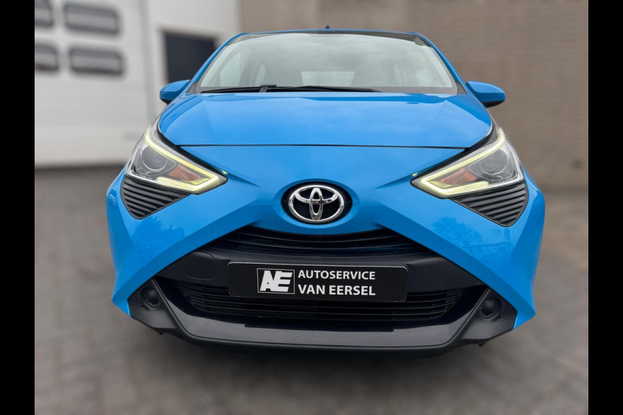 Toyota Aygo 1.0 VVT-i x-play AUTOMAAT / CAMERA / WEINIG KM'S / LED / BLUETOOTH