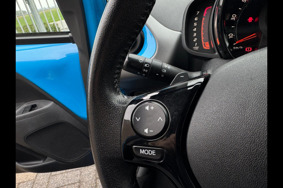 Toyota Aygo 1.0 VVT-i x-play AUTOMAAT / CAMERA / WEINIG KM'S / LED / BLUETOOTH