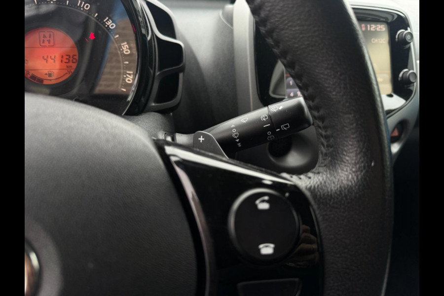 Toyota Aygo 1.0 VVT-i x-play AUTOMAAT / CAMERA / WEINIG KM'S / LED / BLUETOOTH