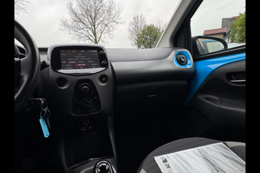 Toyota Aygo 1.0 VVT-i x-play AUTOMAAT / CAMERA / WEINIG KM'S / LED / BLUETOOTH