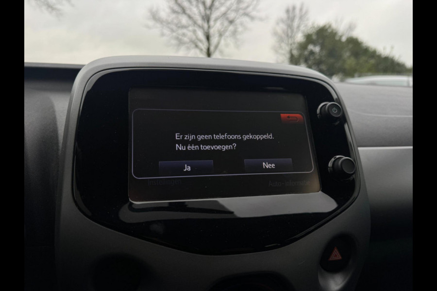 Toyota Aygo 1.0 VVT-i x-play AUTOMAAT / CAMERA / WEINIG KM'S / LED / BLUETOOTH