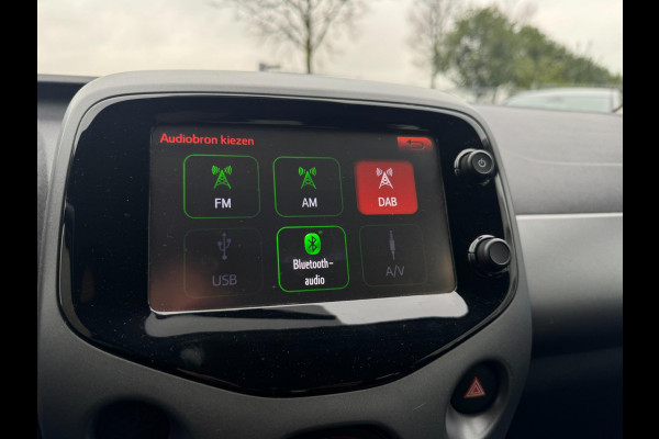 Toyota Aygo 1.0 VVT-i x-play AUTOMAAT / CAMERA / WEINIG KM'S / LED / BLUETOOTH