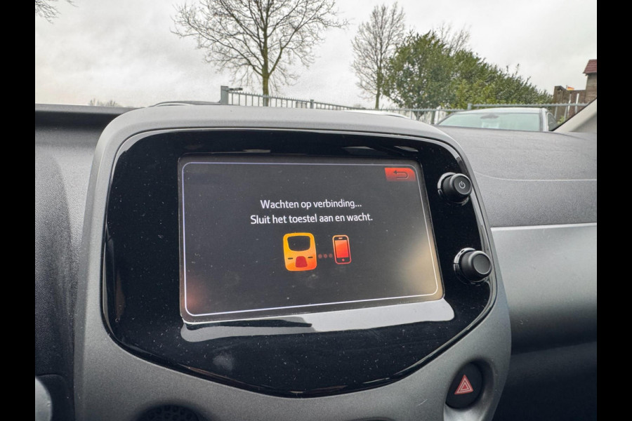 Toyota Aygo 1.0 VVT-i x-play AUTOMAAT / CAMERA / WEINIG KM'S / LED / BLUETOOTH