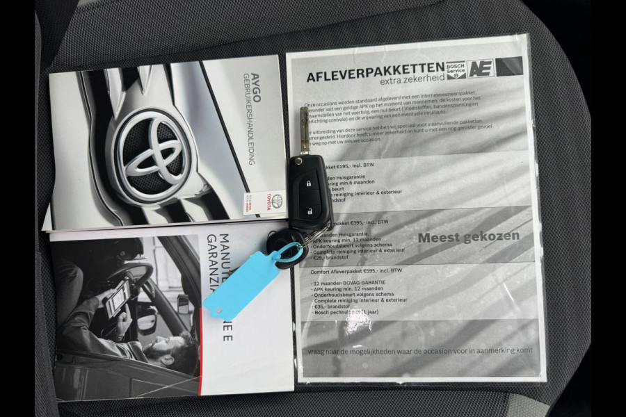 Toyota Aygo 1.0 VVT-i x-play AUTOMAAT / CAMERA / WEINIG KM'S / LED / BLUETOOTH