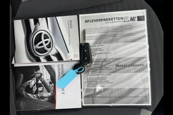 Toyota Aygo 1.0 VVT-i x-play AUTOMAAT / CAMERA / WEINIG KM'S / LED / BLUETOOTH