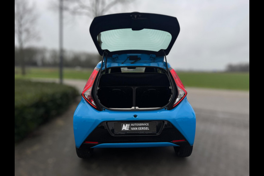 Toyota Aygo 1.0 VVT-i x-play AUTOMAAT / CAMERA / WEINIG KM'S / LED / BLUETOOTH