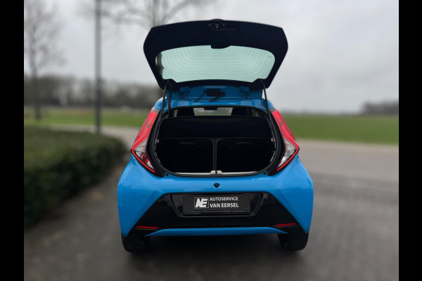 Toyota Aygo 1.0 VVT-i x-play AUTOMAAT / CAMERA / WEINIG KM'S / LED / BLUETOOTH