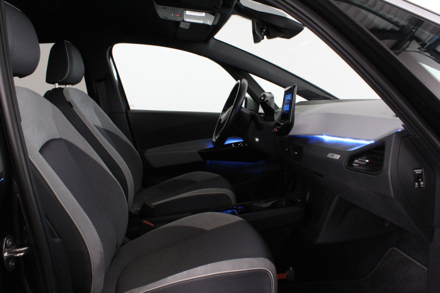 Volkswagen ID.3 First Plus 58 kWh Trekhaak / Camera / Matrix-LED / Stuurwiel verwarmd