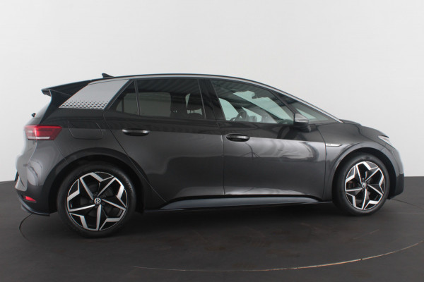 Volkswagen ID.3 First Plus 58 kWh Trekhaak / Camera / Matrix-LED / Stuurwiel verwarmd