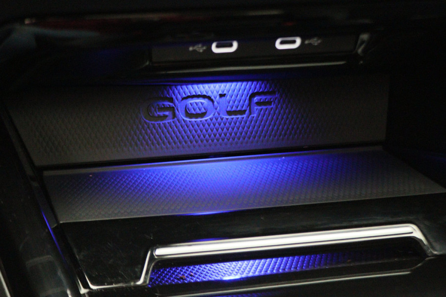 Volkswagen Golf 2.0 TSI R 4Motion Panoramadak, Akrapovic, Head-Up, IQ, ACC, H&K Sound, 19"