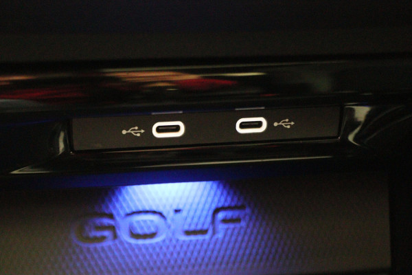 Volkswagen Golf 2.0 TSI R 4Motion Panoramadak, Akrapovic, Head-Up, IQ, ACC, H&K Sound, 19"