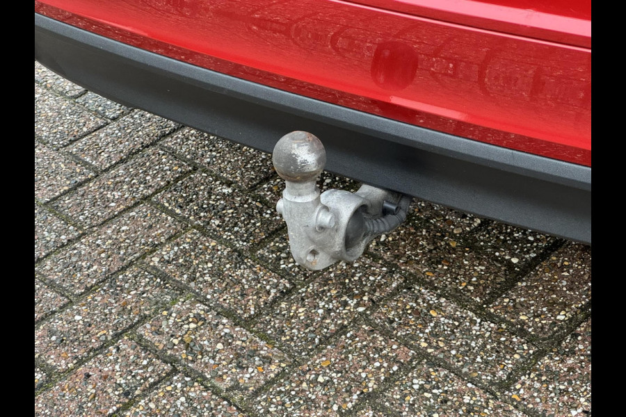 Volvo V60 2.0 B3 Momentum Advantage Automaat Comfortpack Adaptive cruise Climate control Leer Full LED Dodehoekdetectie