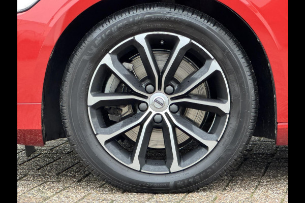 Volvo V60 2.0 B3 Momentum Advantage Automaat Comfortpack Adaptive cruise Climate control Leer Full LED Dodehoekdetectie