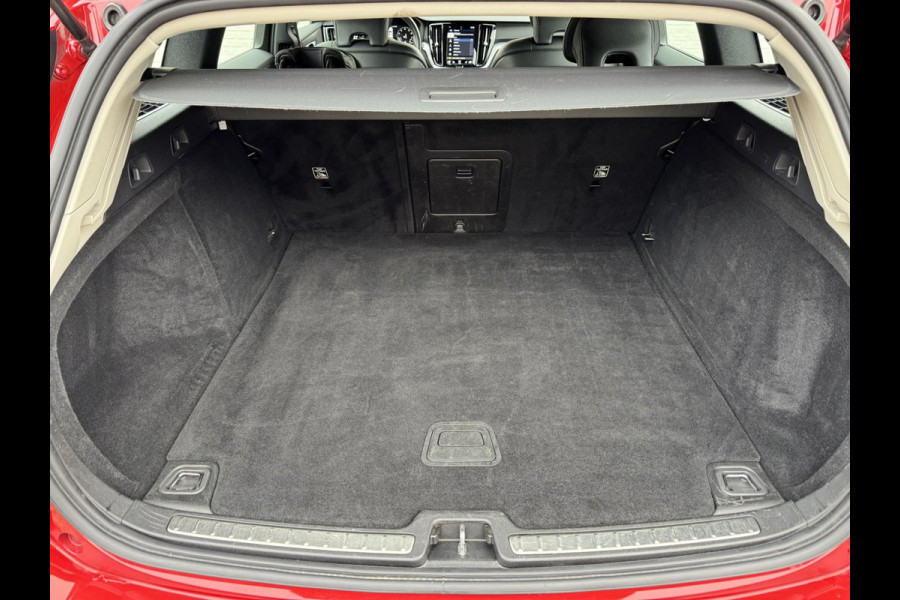 Volvo V60 2.0 B3 Momentum Advantage Automaat Comfortpack Adaptive cruise Climate control Leer Full LED Dodehoekdetectie