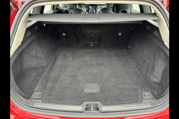 Volvo V60 2.0 B3 Momentum Advantage Automaat Comfortpack Adaptive cruise Climate control Leer Full LED Dodehoekdetectie