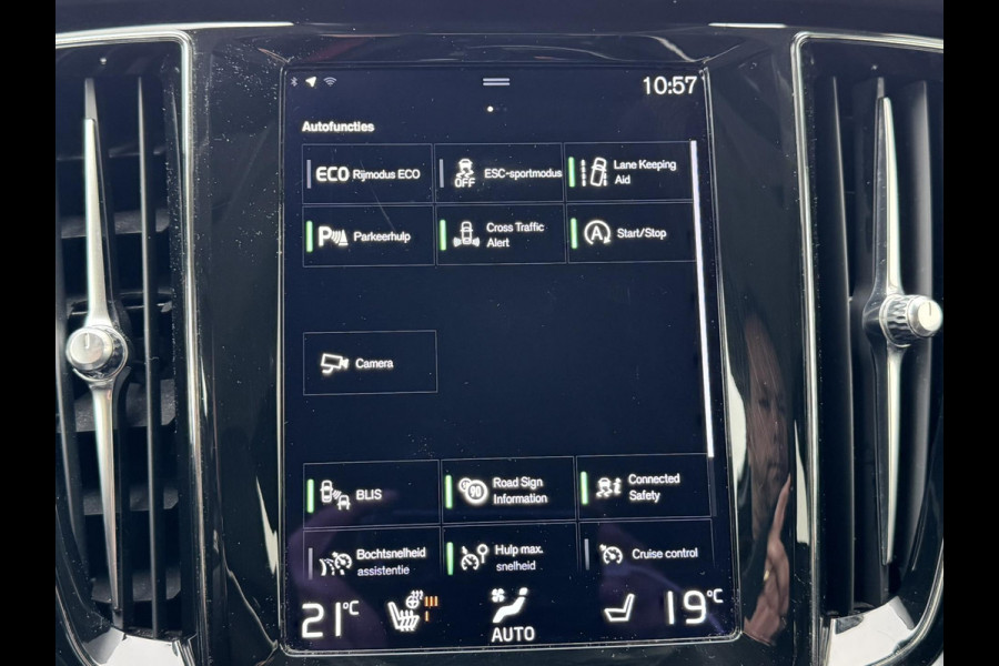 Volvo V60 2.0 B3 Momentum Advantage Automaat Comfortpack Adaptive cruise Climate control Leer Full LED Dodehoekdetectie