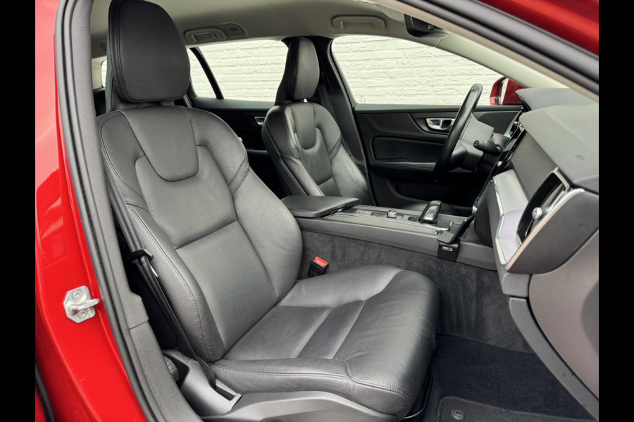 Volvo V60 2.0 B3 Momentum Advantage Automaat Comfortpack Adaptive cruise Climate control Leer Full LED Dodehoekdetectie