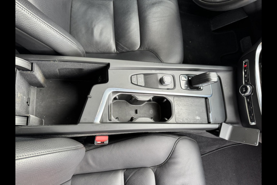 Volvo V60 2.0 B3 Momentum Advantage Automaat Comfortpack Adaptive cruise Climate control Leer Full LED Dodehoekdetectie