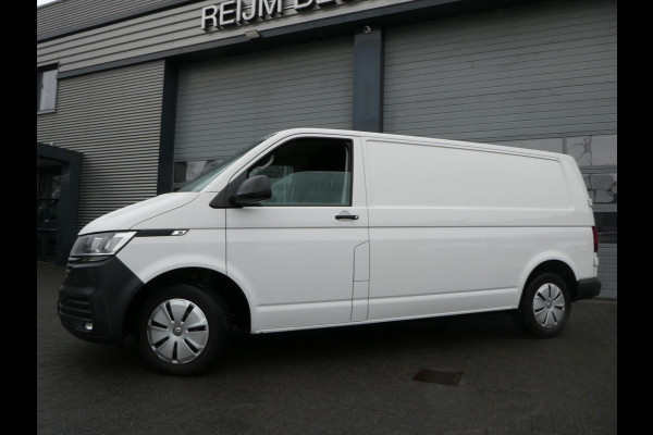 Volkswagen Transporter 2.0 TDI L2H1 airco navigatie pdc 3 zits trekhaak