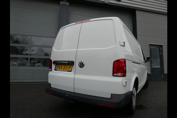 Volkswagen Transporter 2.0 TDI L2H1 airco navigatie pdc 3 zits trekhaak