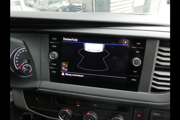 Volkswagen Transporter 2.0 TDI L2H1 airco navigatie pdc 3 zits trekhaak