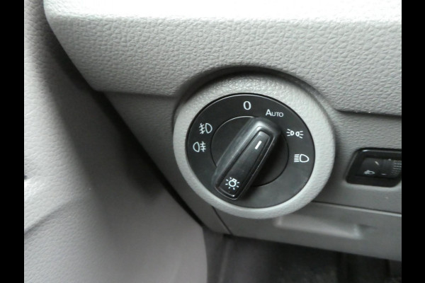 Volkswagen Transporter 2.0 TDI L2H1 airco navigatie pdc 3 zits trekhaak