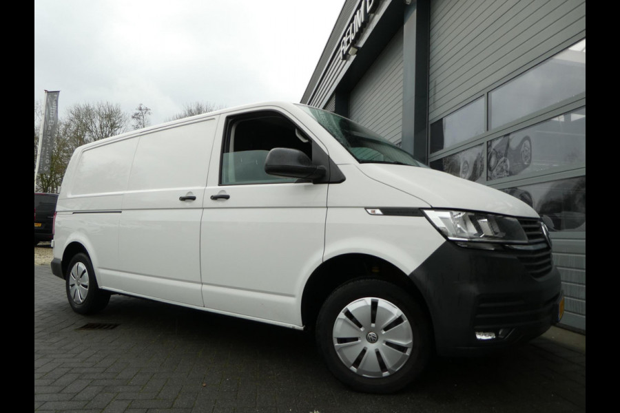 Volkswagen Transporter 2.0 TDI L2H1 airco navigatie pdc 3 zits trekhaak