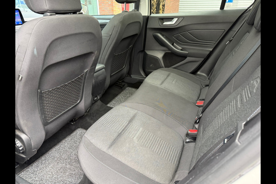 Ford FOCUS Wagon 1.0 EcoBoost Active Business - Automaat - Panodak - Trekhaak - Navi - Parkeerhulp