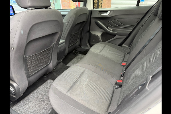 Ford FOCUS Wagon 1.0 EcoBoost Active Business - Automaat - Panodak - Trekhaak - Navi - Parkeerhulp