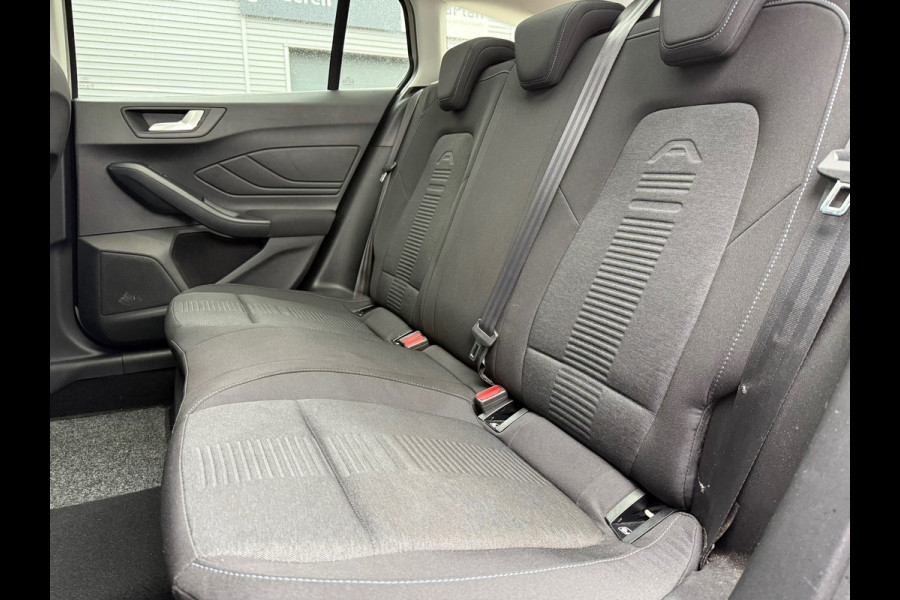 Ford FOCUS Wagon 1.0 EcoBoost Active Business - Automaat - Panodak - Trekhaak - Navi - Parkeerhulp