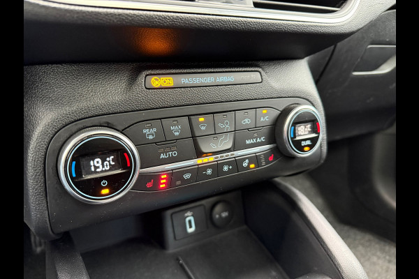 Ford FOCUS Wagon 1.0 EcoBoost Active Business - Automaat - Panodak - Trekhaak - Navi - Parkeerhulp