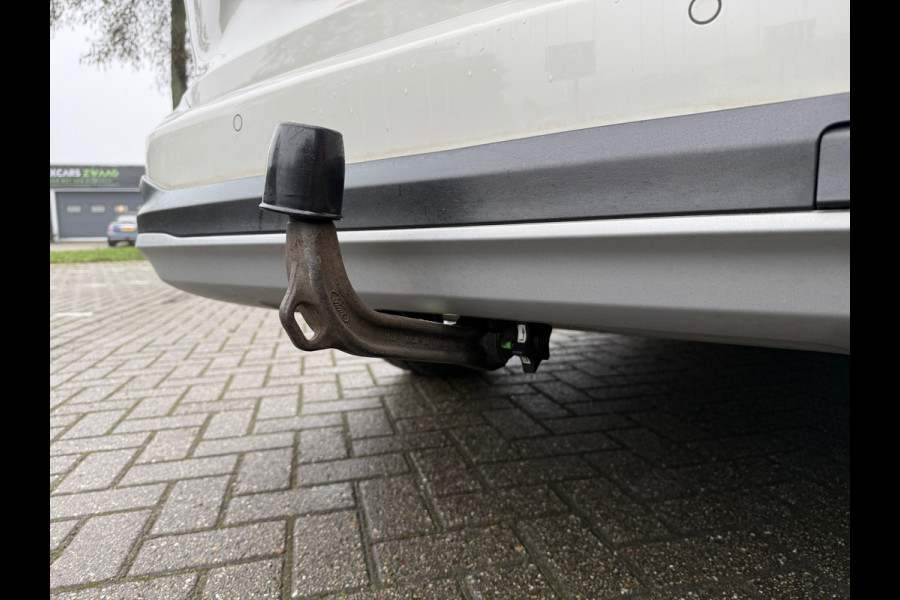 Ford FOCUS Wagon 1.0 EcoBoost Active Business - Automaat - Panodak - Trekhaak - Navi - Parkeerhulp