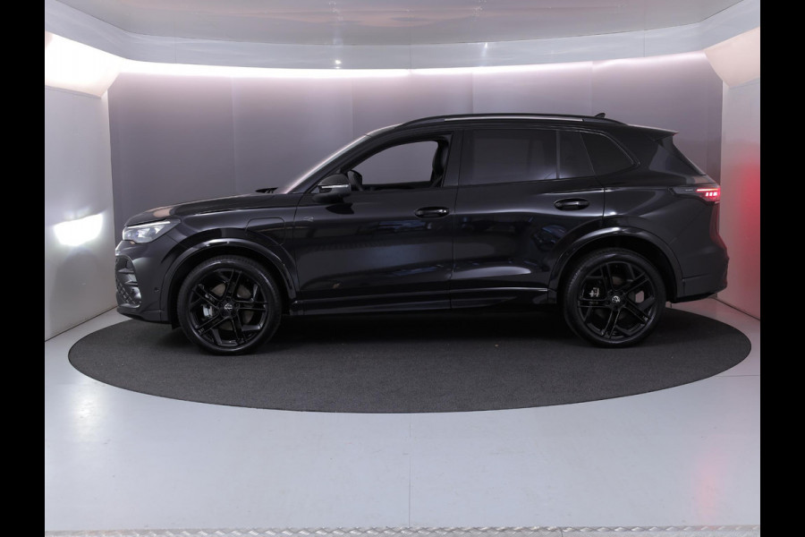 Volkswagen Tiguan 1.5 eHybrid R-Line Business 272pk| el. trekhaak| leer| 20'LMvelgen| Camera| Head-up display