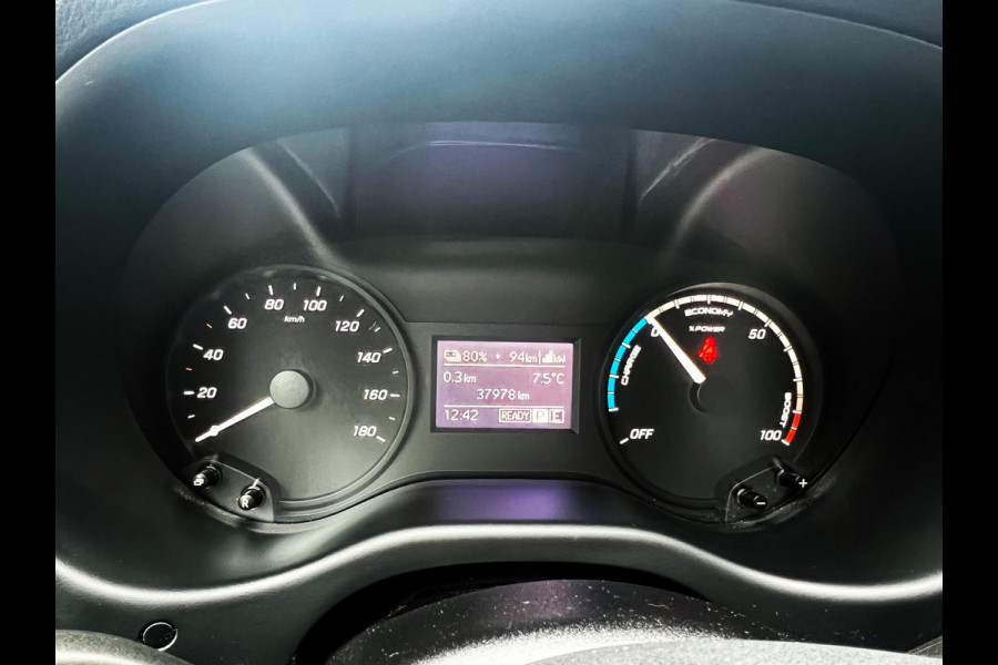 Mercedes-Benz eVito EVito Lang 41 kWh Carplay_Navi_F1 Flippers_Stoelverw