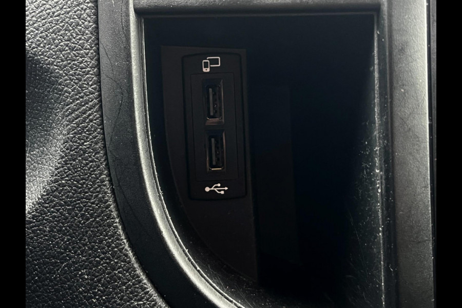 Mercedes-Benz eVito EVito Lang 41 kWh Carplay_Navi_F1 Flippers_Stoelverw