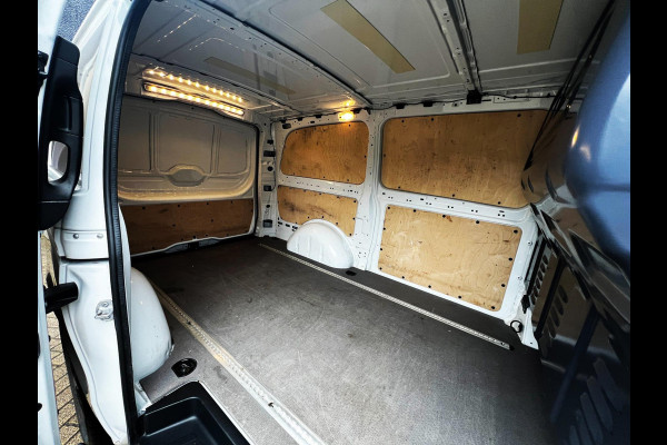 Mercedes-Benz eVito EVito Lang 41 kWh Carplay_Navi_F1 Flippers_Stoelverw