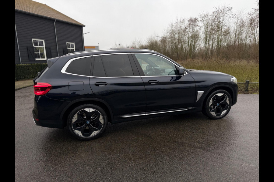 BMW iX3 High Executive 80 kWh SOH 97% PANORAMADAK/HEAD-UP/HARMANKARDON/ /TREKHAAK/LEER FULL-LED/360" CAMERA |