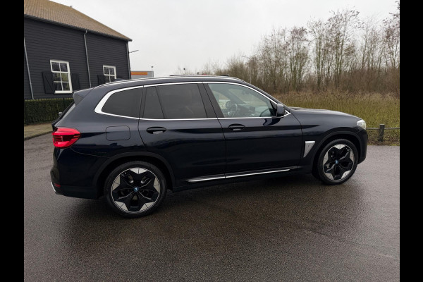 BMW iX3 High Executive 80 kWh SOH 97% PANORAMADAK/HEAD-UP/HARMANKARDON/ /TREKHAAK/LEER FULL-LED/360" CAMERA |