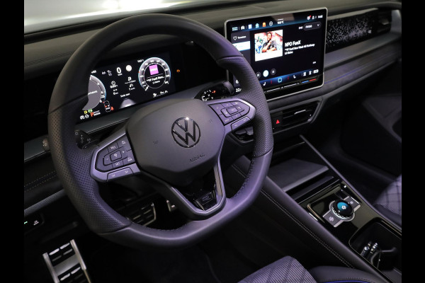 Volkswagen Tayron 1.5 eHybrid R-Line Edition 272 pk Automaat (DSG) | Navigatie | Panoramadak | Parkeersensoren (Park assist) | Achteruitrijcamera | Black Style pakket | R-Line |
