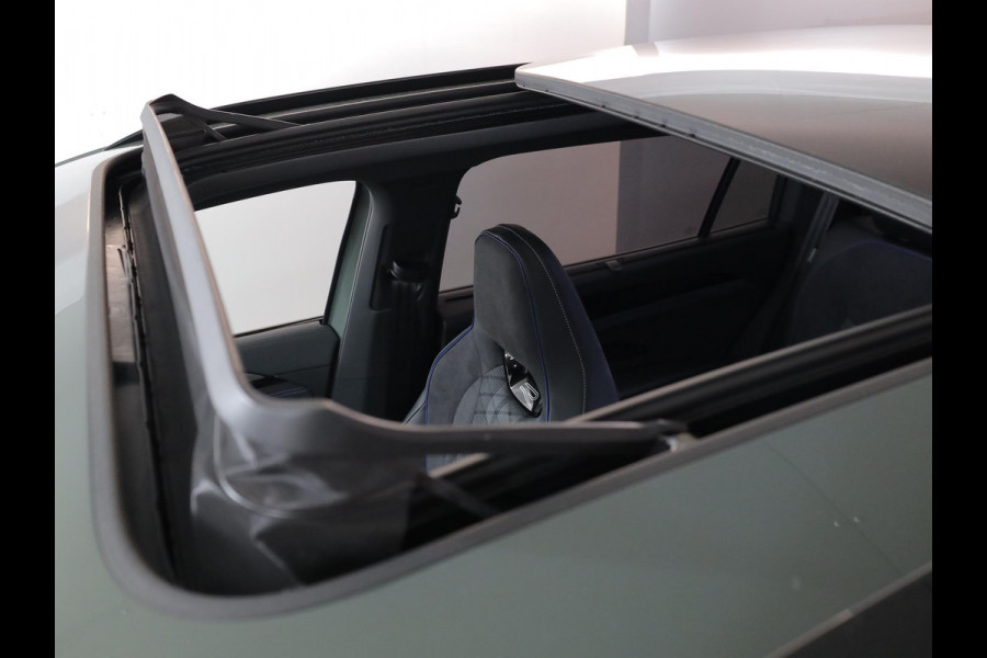 Volkswagen Tayron 1.5 eHybrid R-Line Edition 272 pk Automaat (DSG) | Navigatie | Panoramadak | Parkeersensoren (Park assist) | Achteruitrijcamera | Black Style pakket | R-Line |