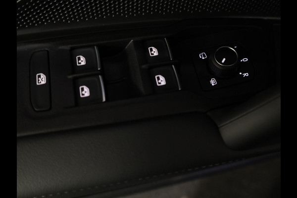 Volkswagen Tayron 1.5 eHybrid R-Line Edition 272 pk Automaat (DSG) | Navigatie | Panoramadak | Parkeersensoren (Park assist) | Achteruitrijcamera | Black Style pakket | R-Line |