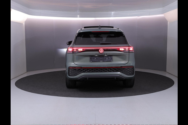 Volkswagen Tayron 1.5 eHybrid R-Line Edition 272 pk Automaat (DSG) | Navigatie | Panoramadak | Parkeersensoren (Park assist) | Achteruitrijcamera | Black Style pakket | R-Line |