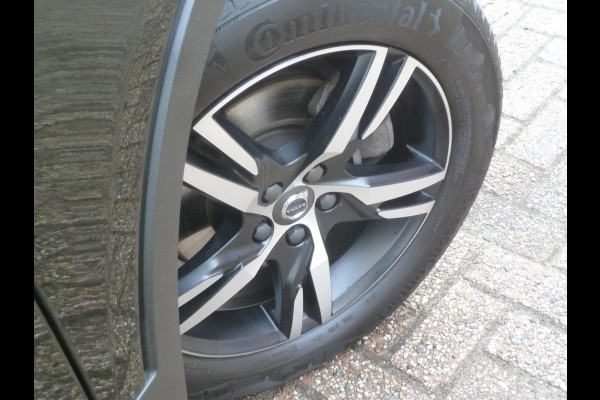 Volvo XC40 2.0 B4 R-Design|Panodak|Memory|Harman/Kardon|Adaptive-Cruise|Trekhaak|360-Camera|Stoel/Stuurverwarming