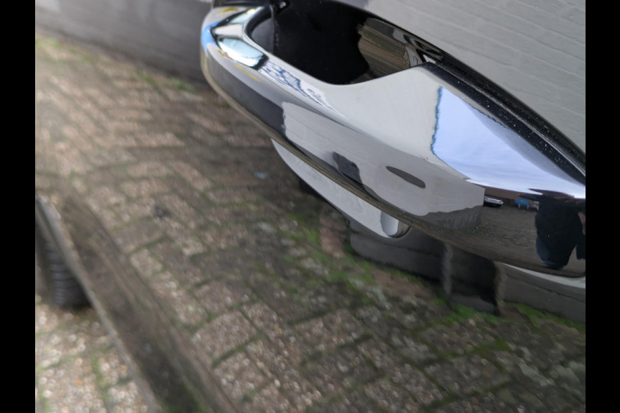 Volvo XC40 2.0 B4 R-Design|Panodak|Memory|Harman/Kardon|Adaptive-Cruise|Trekhaak|360-Camera|Stoel/Stuurverwarming