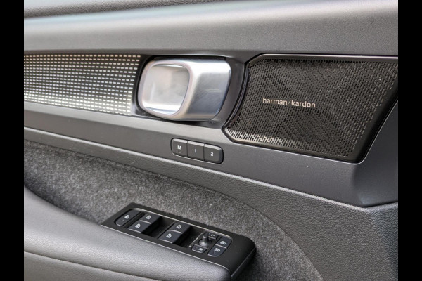 Volvo XC40 2.0 B4 R-Design|Panodak|Memory|Harman/Kardon|Adaptive-Cruise|Trekhaak|360-Camera|Stoel/Stuurverwarming