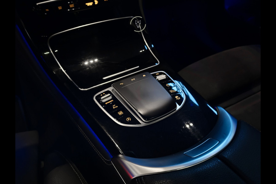 Mercedes-Benz GLC 200 4-M AMG Night|Panorama|20"|Trekhaak|MBUX|Spoorpakket|Sfeerverlichting|Treeplanken|New Service