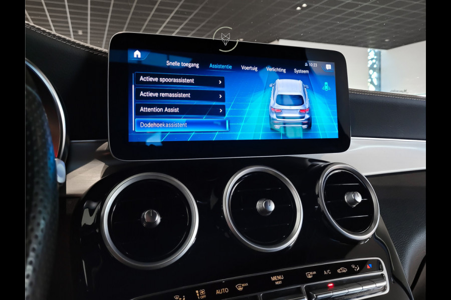 Mercedes-Benz GLC 200 4-M AMG Night|Panorama|20"|Trekhaak|MBUX|Spoorpakket|Sfeerverlichting|Treeplanken|New Service