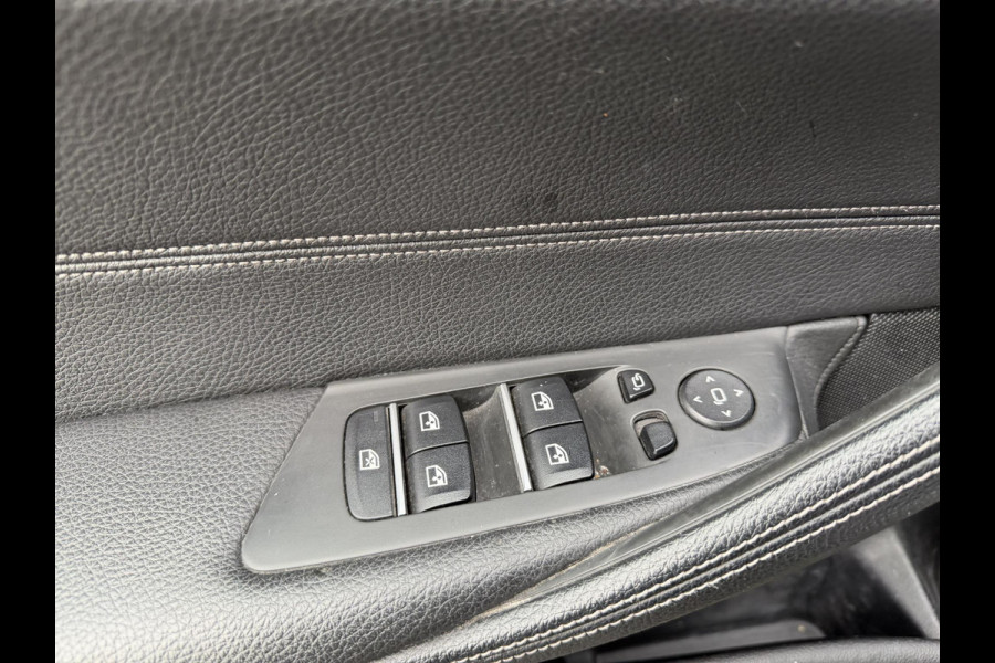 BMW 5 Serie 520i Executive Edition | Navigatie | Lederen Bekleding | 18 Inch Lichtmetalen Velgen | Cruise Control |